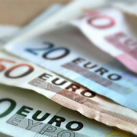eurobiljetten op een stapel